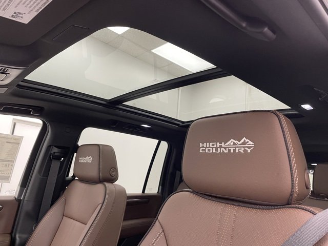 New 2026 Chevrolet Suburban High Country image 7
