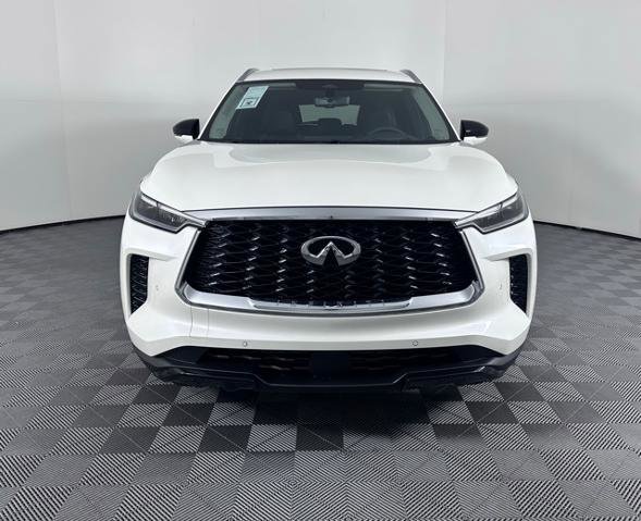 Certified 2025 INFINITI QX60 Luxe w/ Vision Package image 2