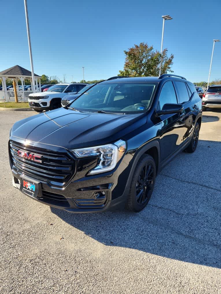 Used 2024 GMC Terrain SLT w/ Elevation Edition AWD/4WD image 14