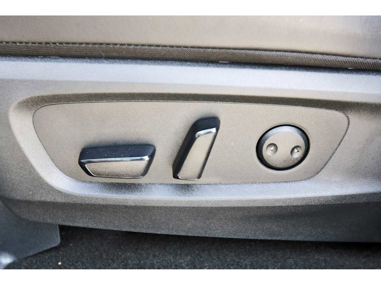 Used 2025 Nissan Pathfinder Platinum w/ Cargo Package image 30