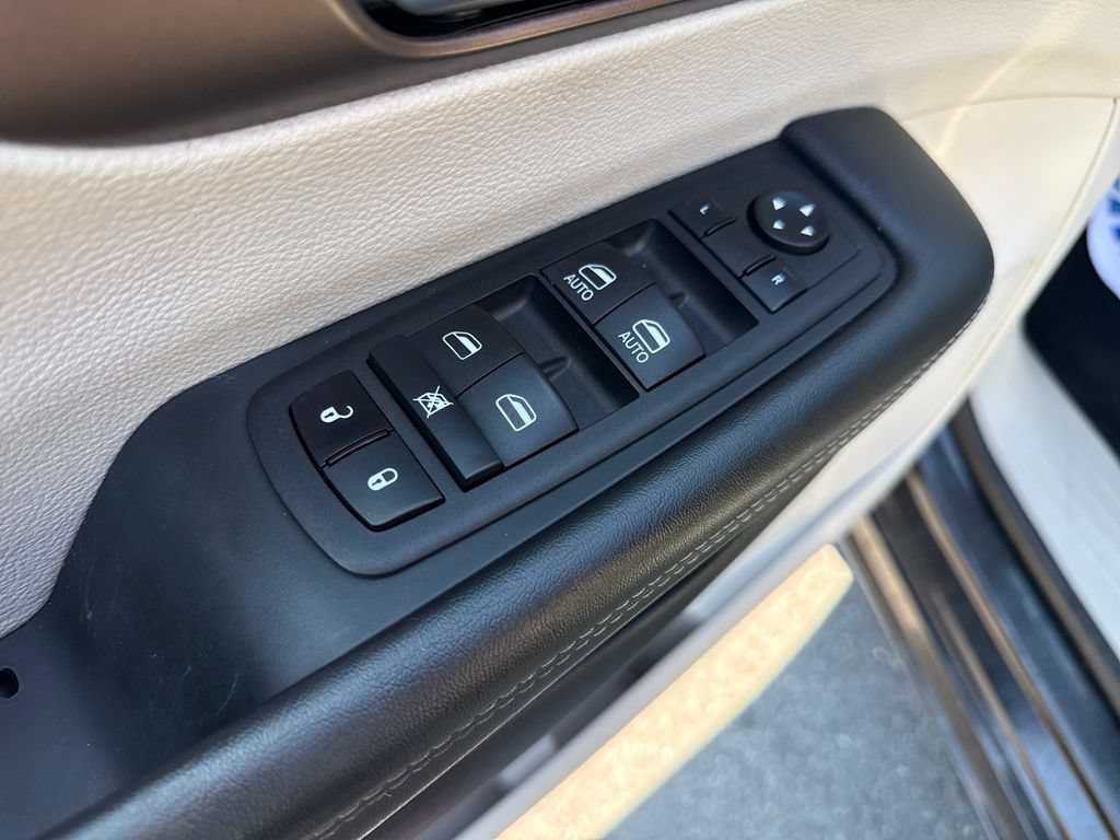Used 2023 Chrysler Voyager LX FWD image 24