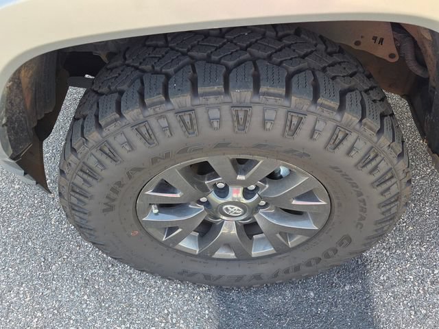 Used 2023 Toyota Tacoma SR5 w/ Technology Package AWD/4WD image 5