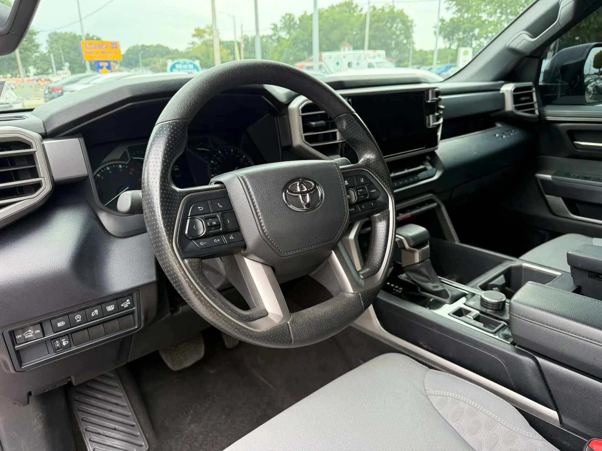 Used 2025 Toyota Tundra SR5 w/ SR5 Convenience Package AWD/4WD image 13