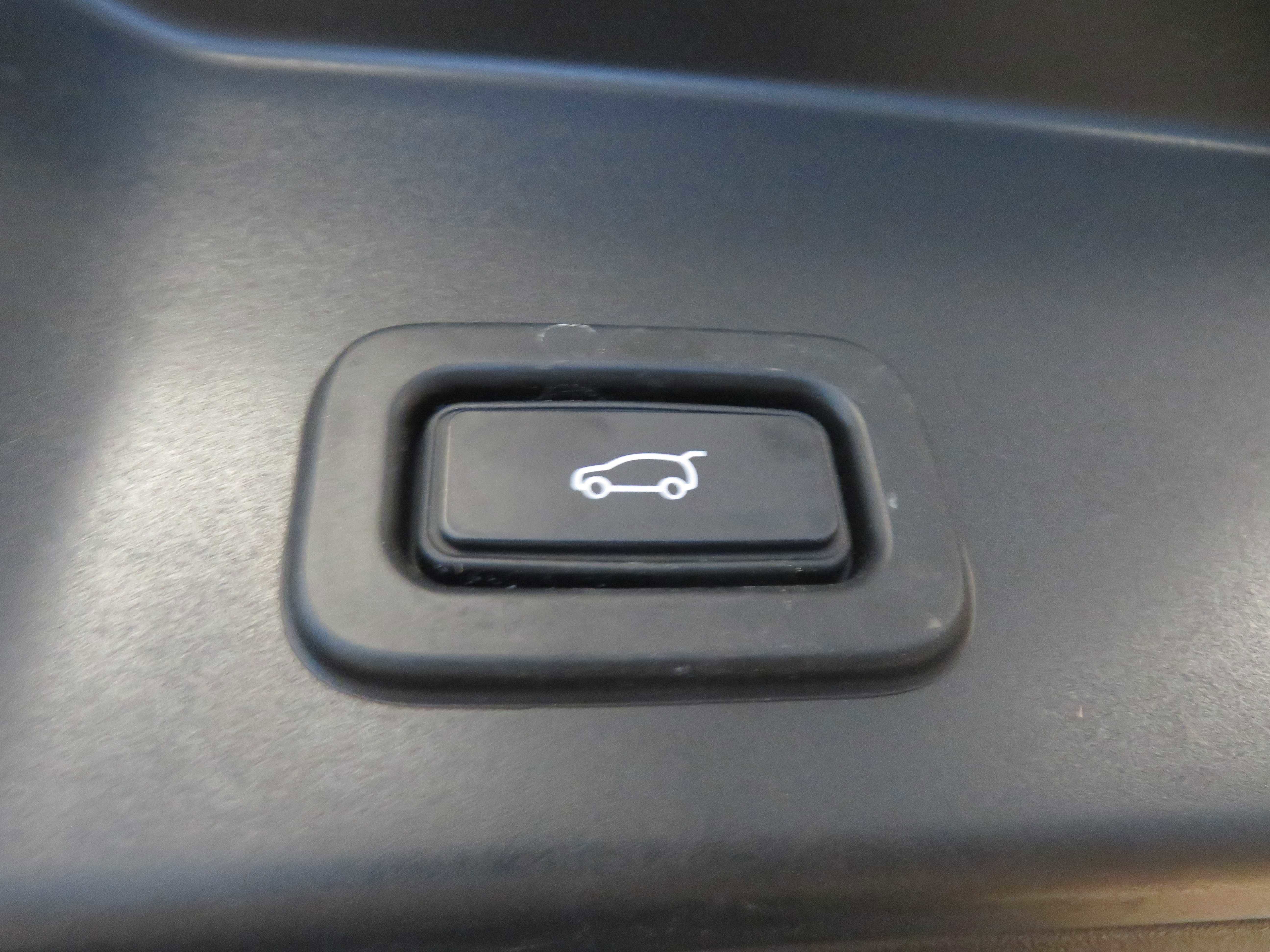 Used 2020 Land Rover Range Rover Evoque SE image 47