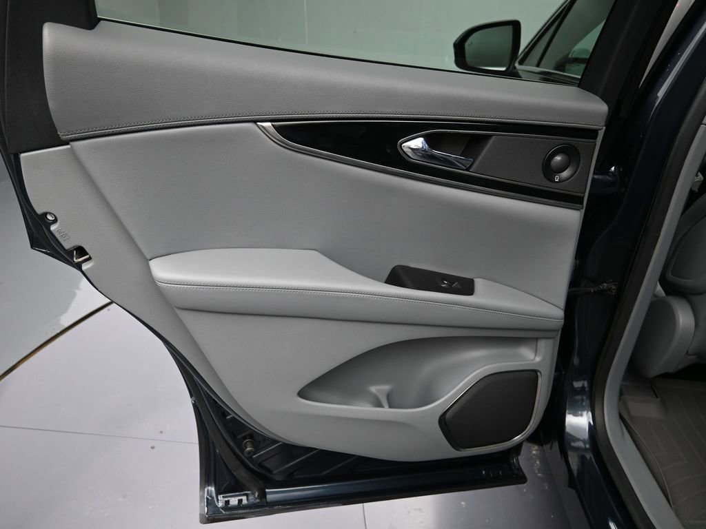 Used 2021 Lincoln Nautilus Reserve image 24