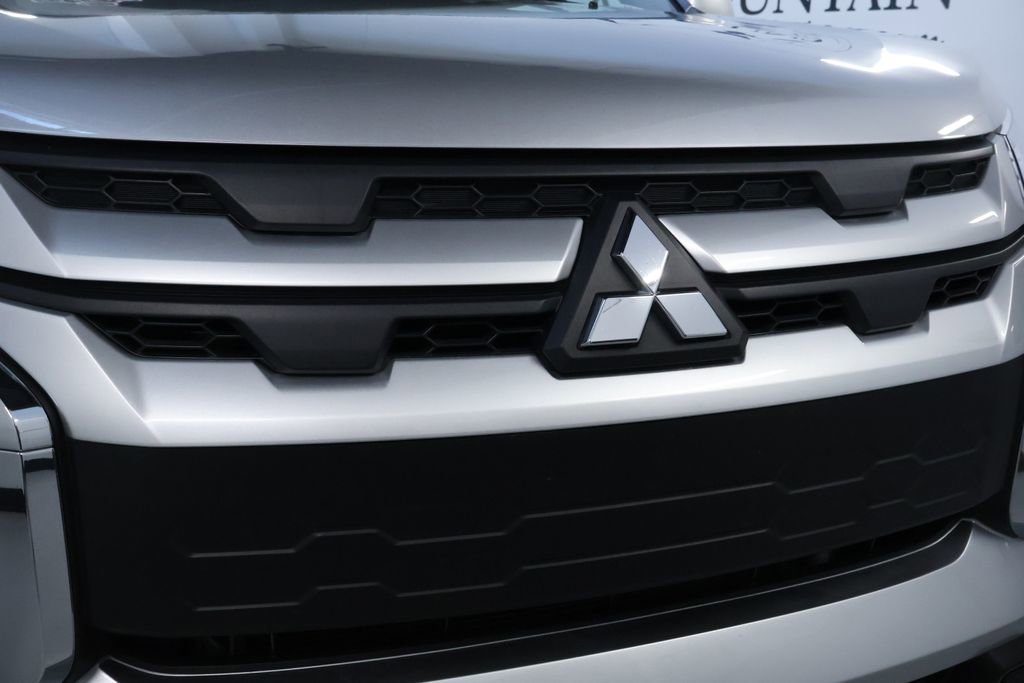 Used 2025 Mitsubishi Outlander Sport ES image 9