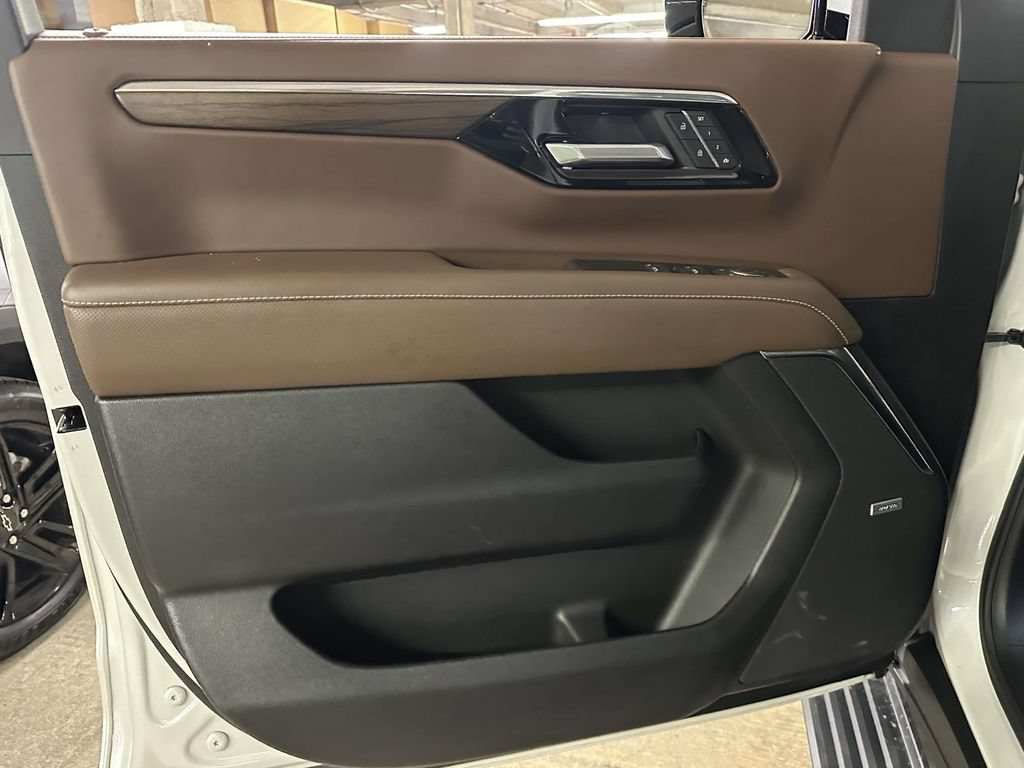 Certified 2025 Chevrolet Tahoe High Country AWD/4WD image 19