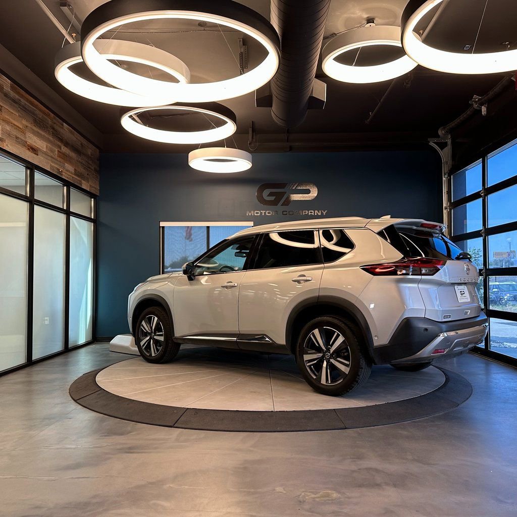 Used 2021 Nissan Rogue Platinum image 5
