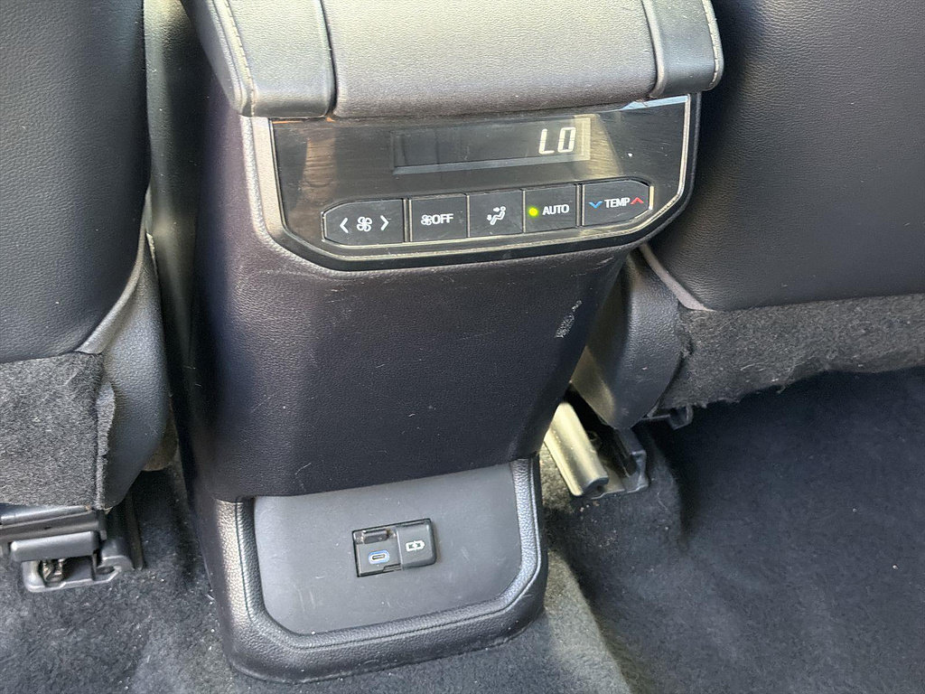 Used 2022 Toyota Highlander XLE FWD image 21