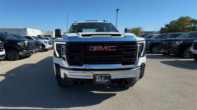 New 2026 GMC Sierra 3500 Pro image 3