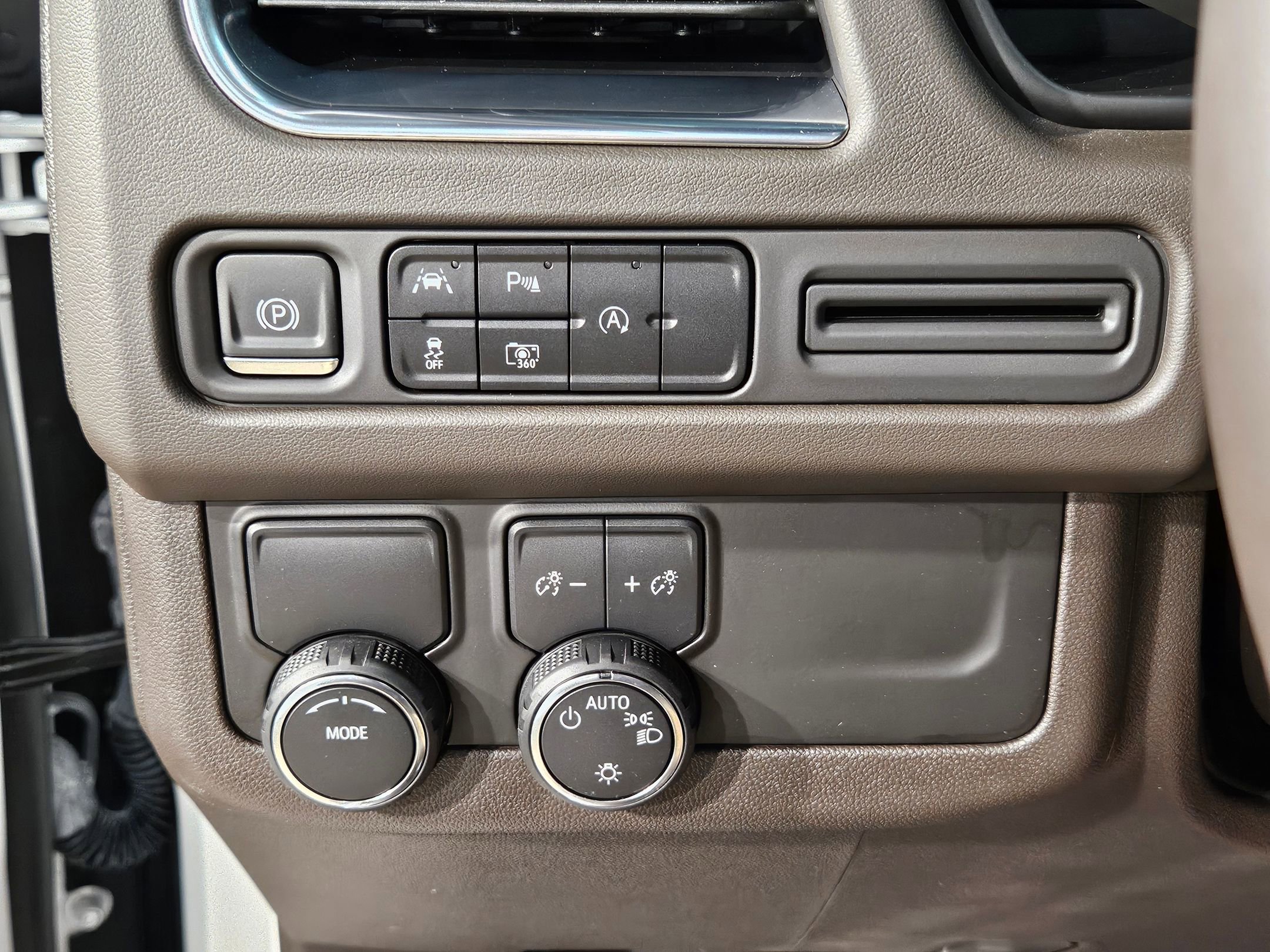 Used 2023 Chevrolet Tahoe LT w/ Luxury Package image 27