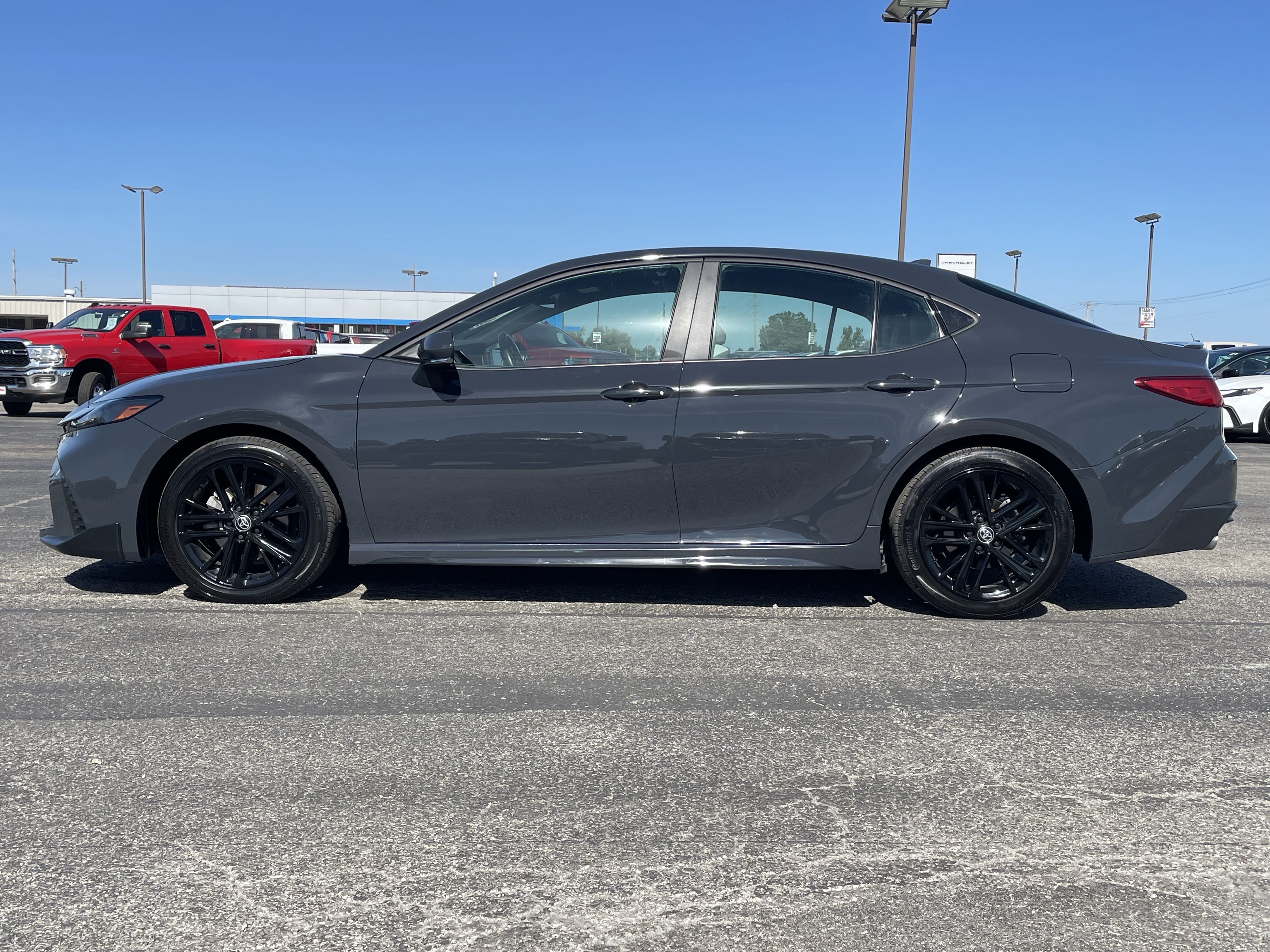 Used 2025 Toyota Camry SE FWD image 7