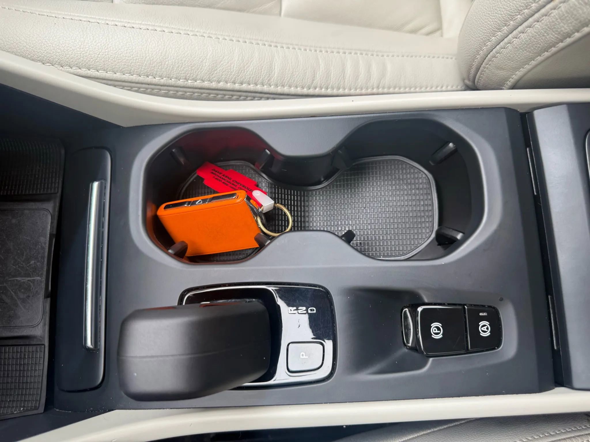 Used 2022 Volvo XC40 T5 Momentum image 20