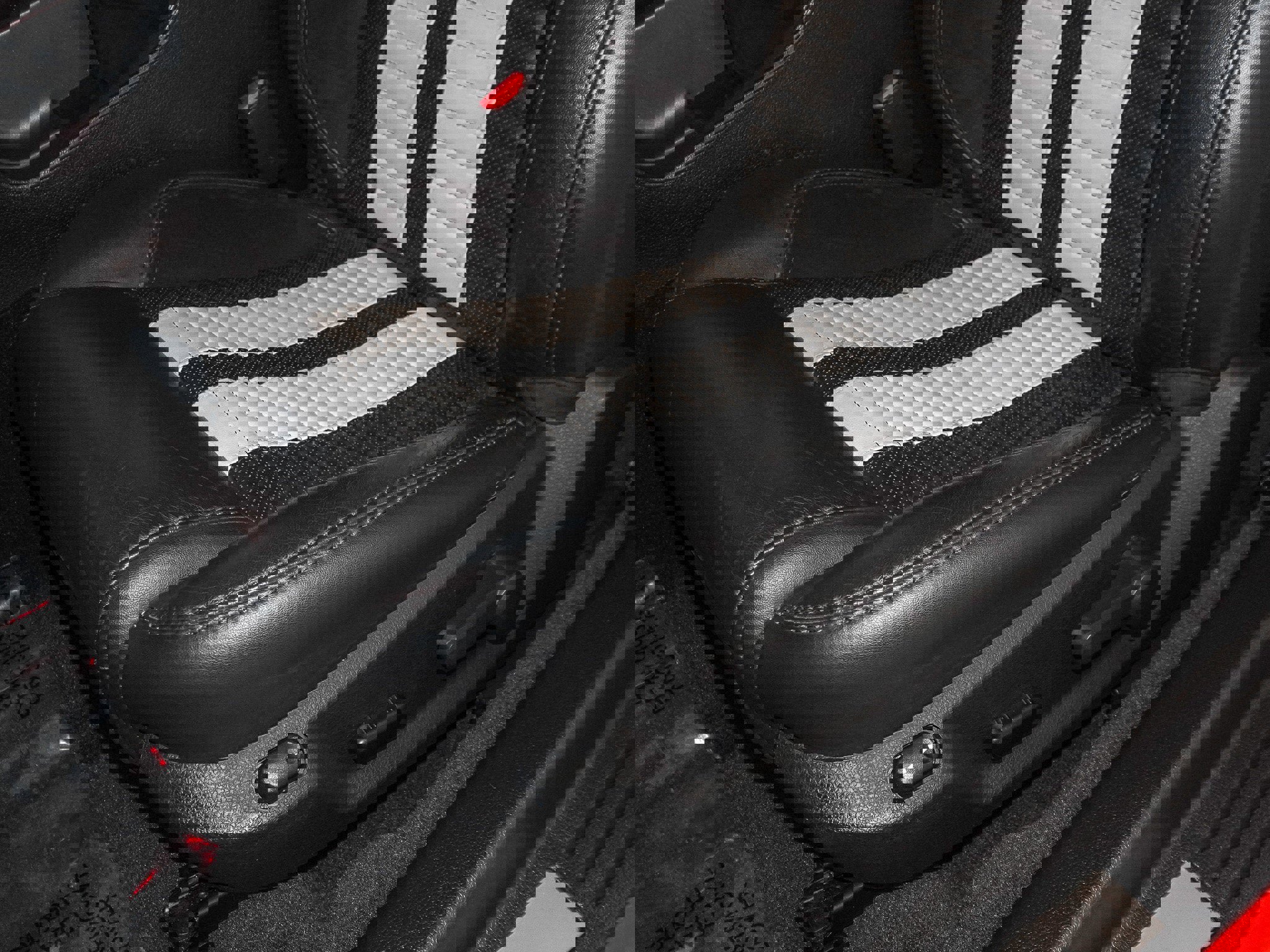 Used 2011 Ford Mustang Shelby GT500 w/ Electronics Pkg image 25