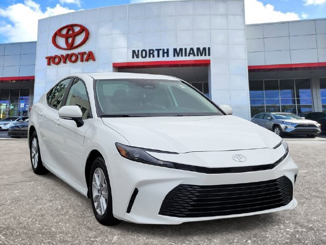 Used 2025 Toyota Camry LE FWD image 1