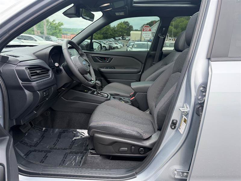 Used 2025 Subaru Forester Premium AWD/4WD image 10