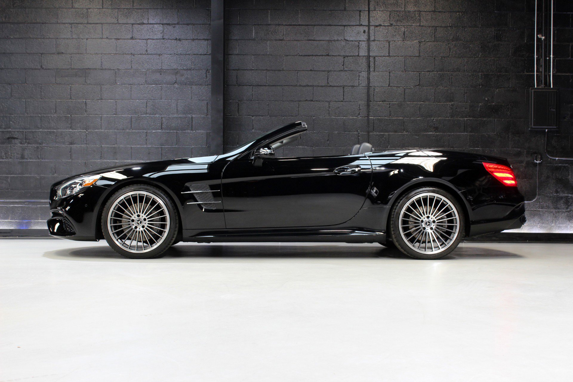 Used 2020 Mercedes-Benz SL 450 image 3