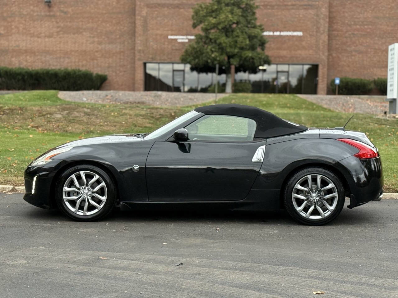 Used 2013 Nissan 370Z Touring RWD image 6