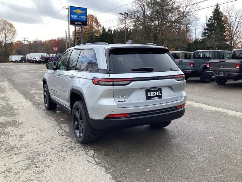 New 2025 Jeep Grand Cherokee Altitude AWD/4WD image 5