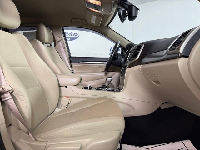 Used 2017 Jeep Grand Cherokee Laredo w/ Quick Order Package 23E image 17