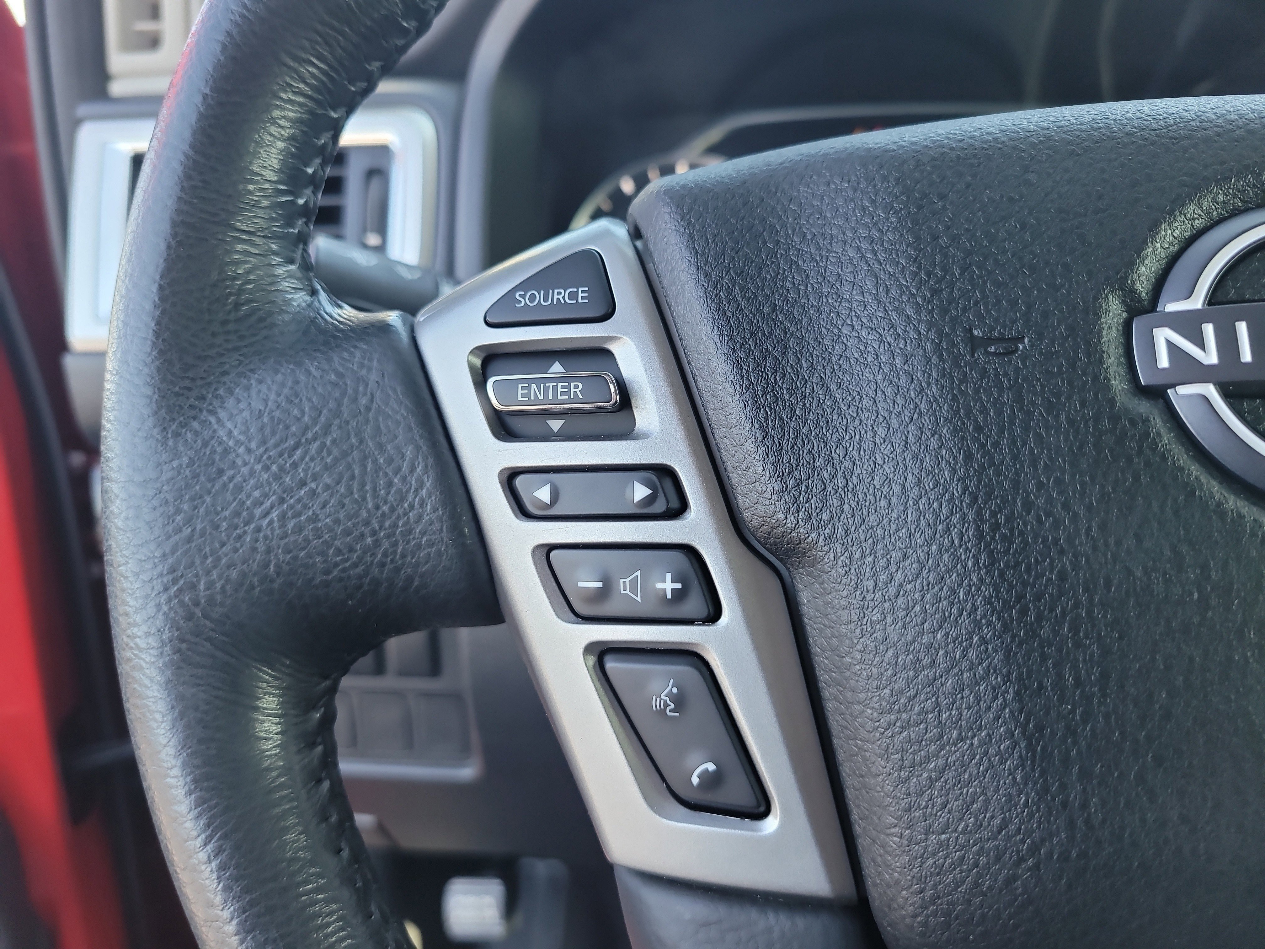 Used 2023 Nissan Titan SV w/ SV Convenience Package RWD image 28