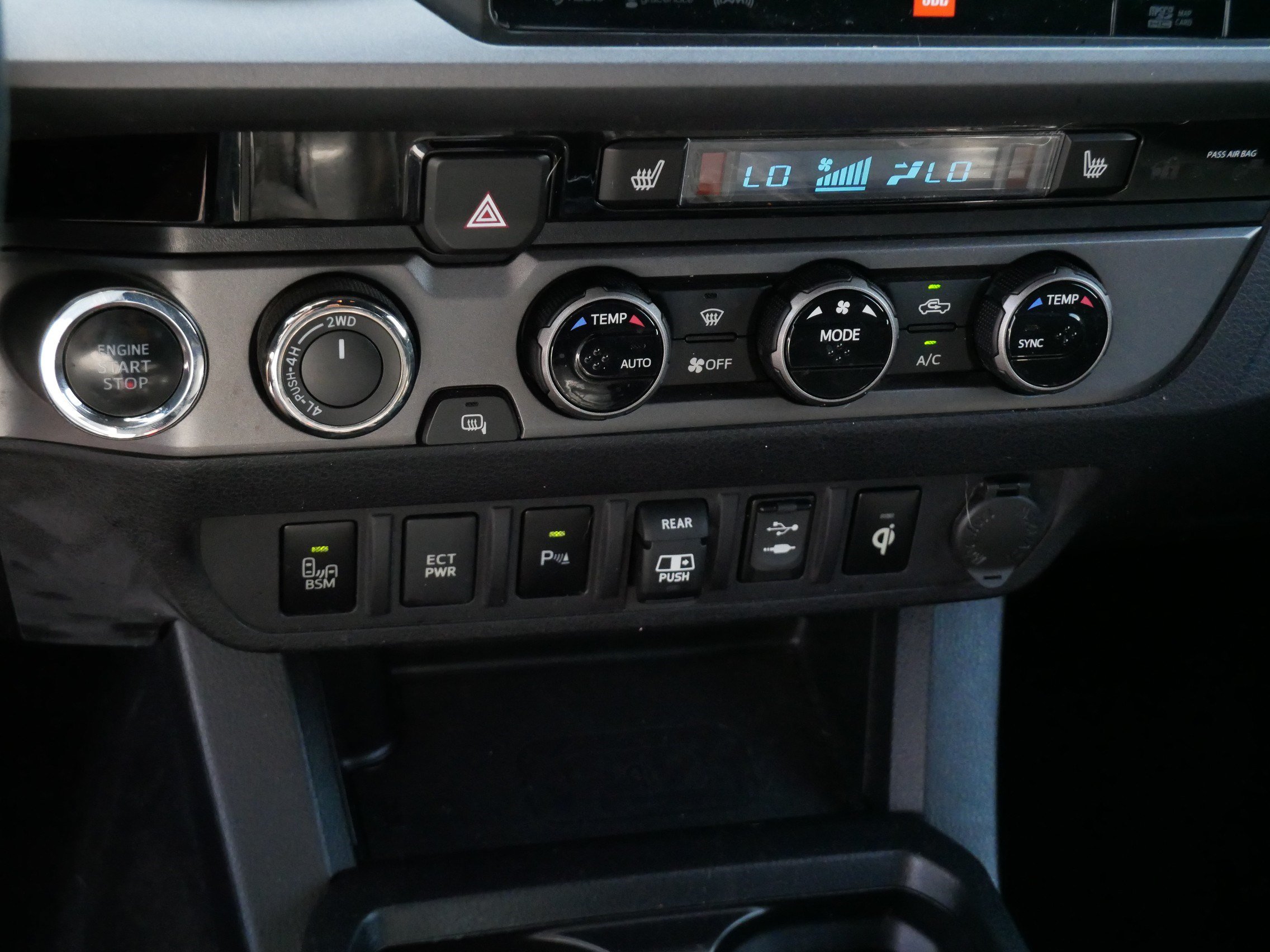 Certified 2018 Toyota Tacoma TRD Off-Road AWD/4WD image 20