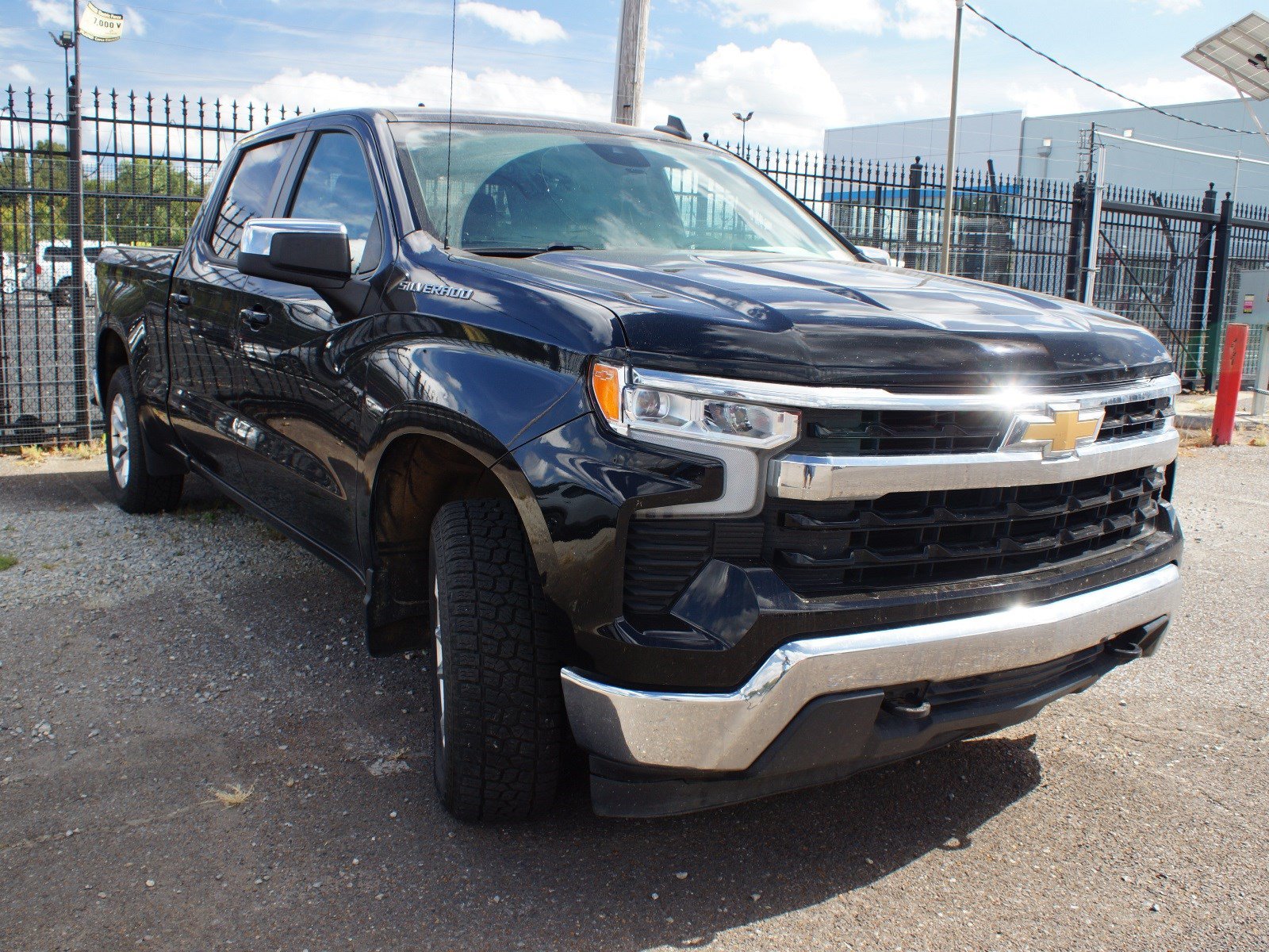 Used 2023 Chevrolet Silverado 1500 LT w/ Protection Package AWD/4WD image 3