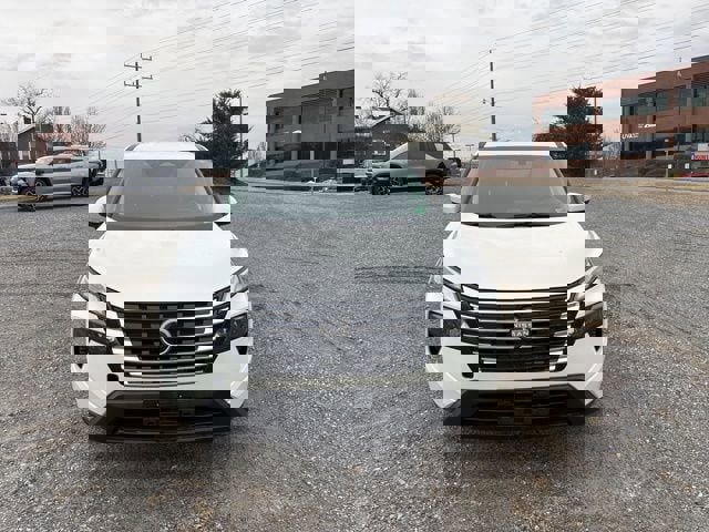 Used 2025 Nissan Rogue SV image 22