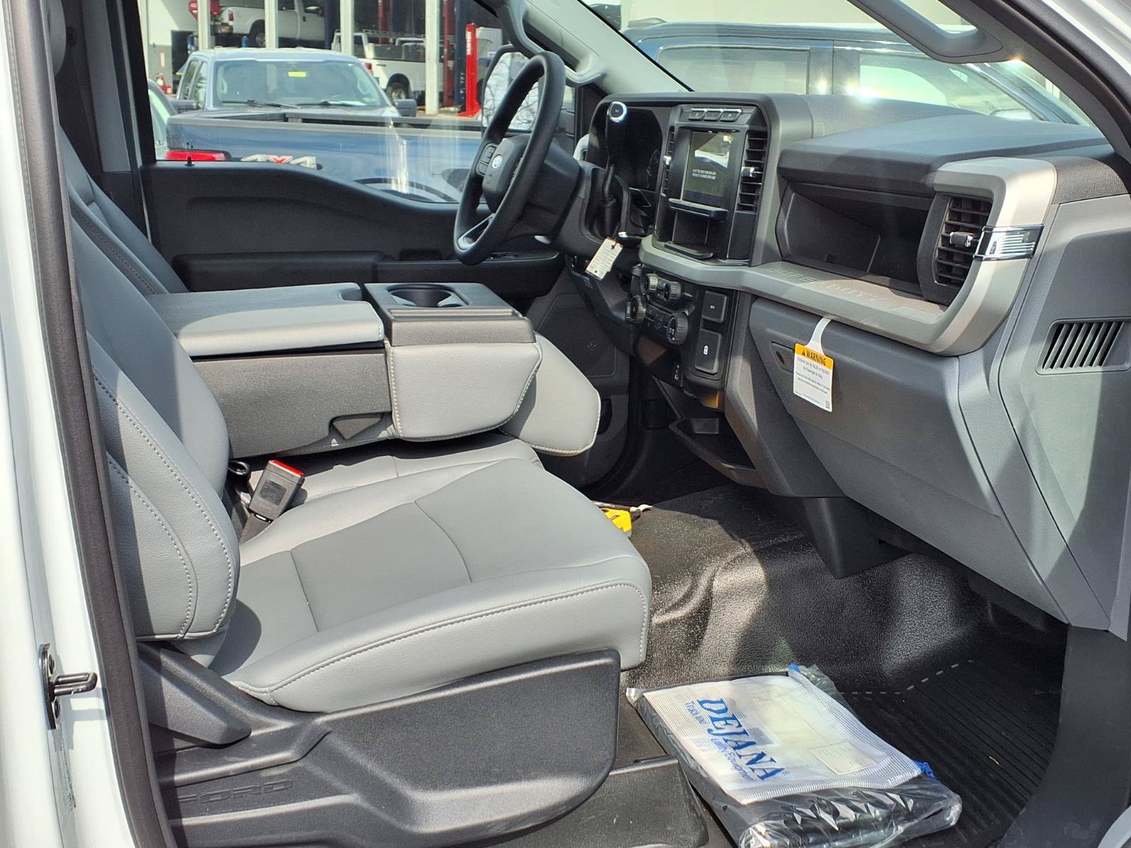 Used 2023 Ford F550 4x4 Regular Cab Super Duty image 11
