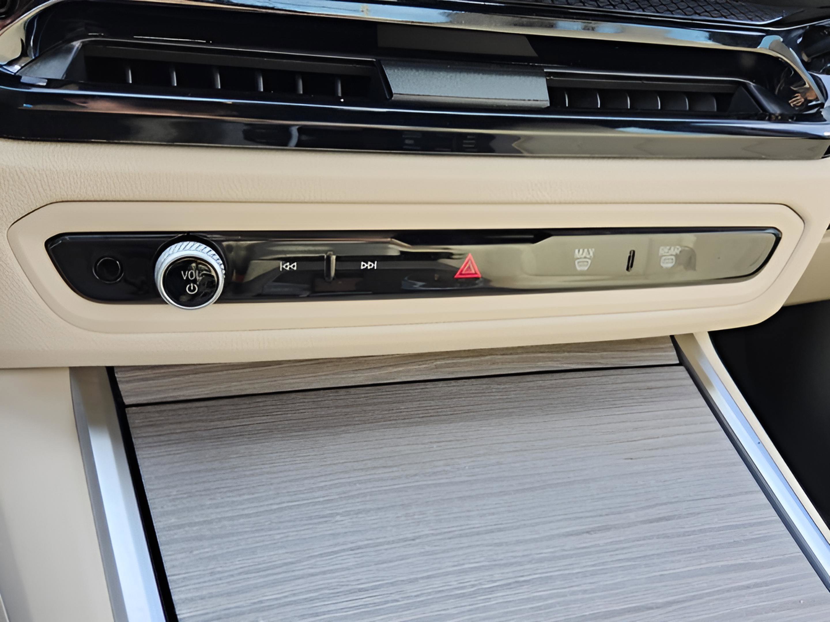 Certified 2025 BMW 330i Sedan w/ Premium Package image 37