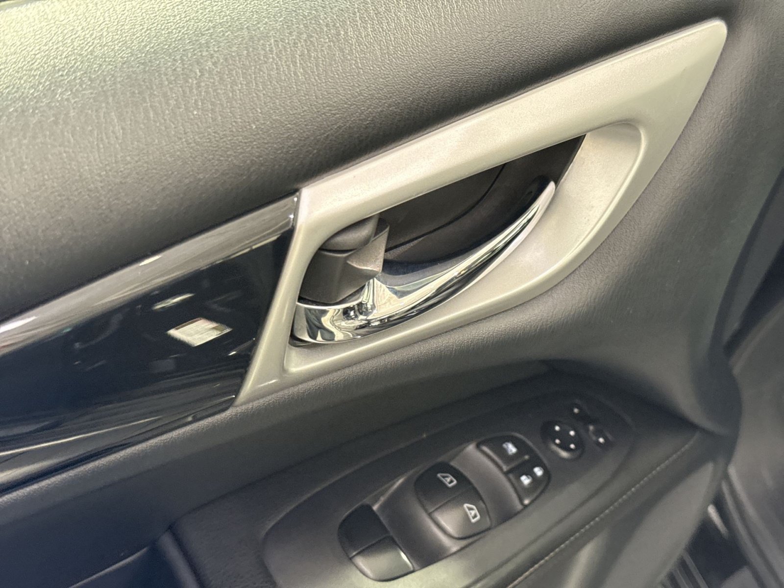 Used 2019 Nissan Pathfinder SV AWD/4WD image 16