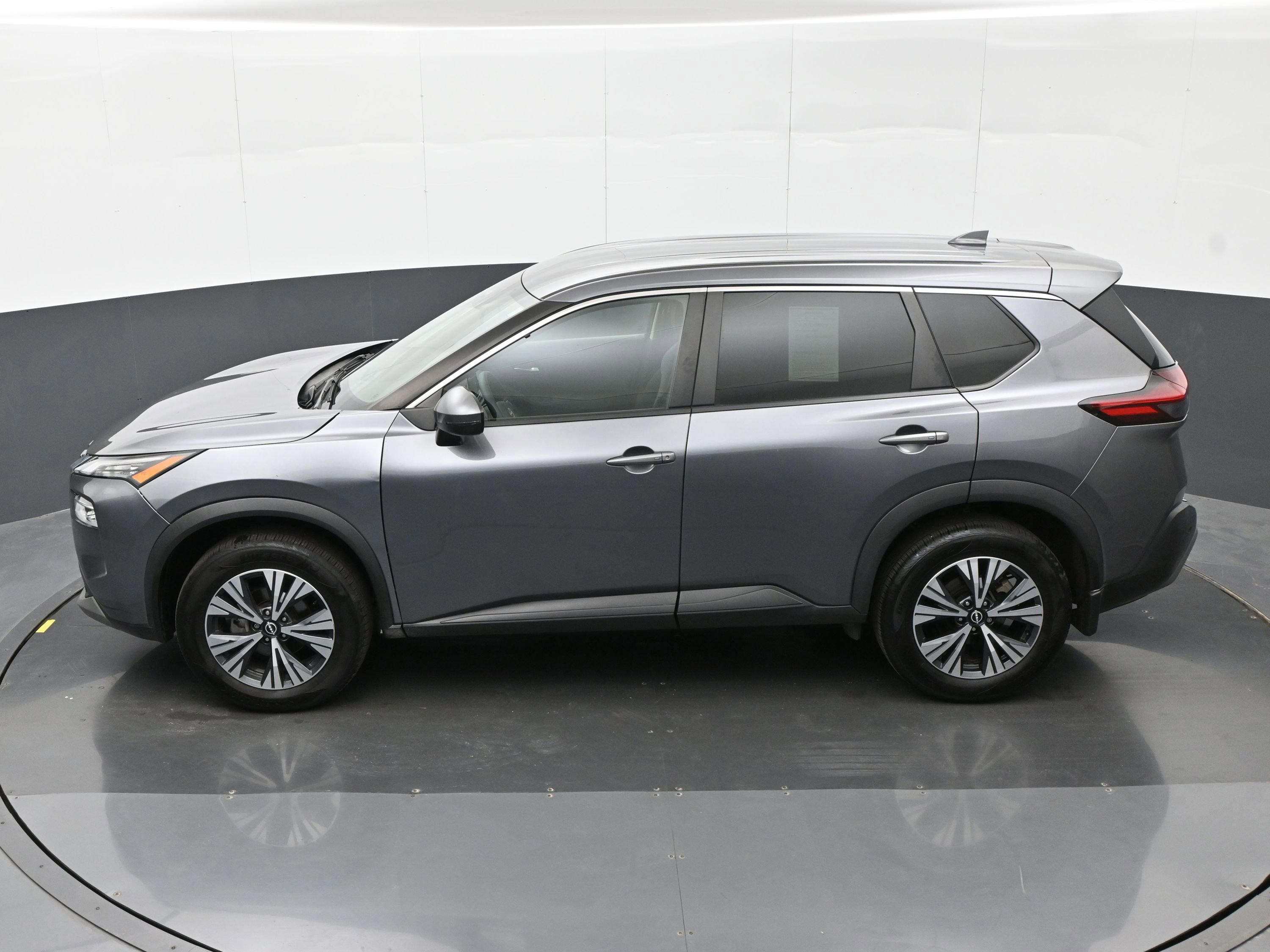 Used 2022 Nissan Rogue SV image 36