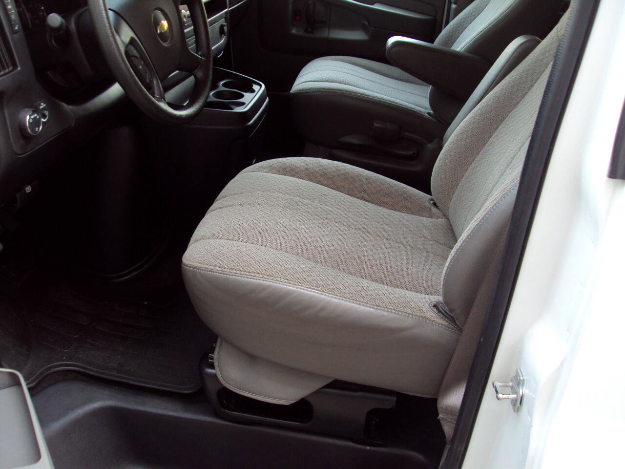 Used 2013 Chevrolet Express 1500 LT w/ LT Preferred Equipment Group image 16