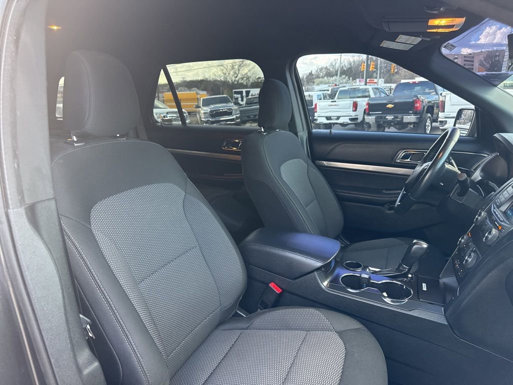 Used 2019 Ford Explorer XLT image 19