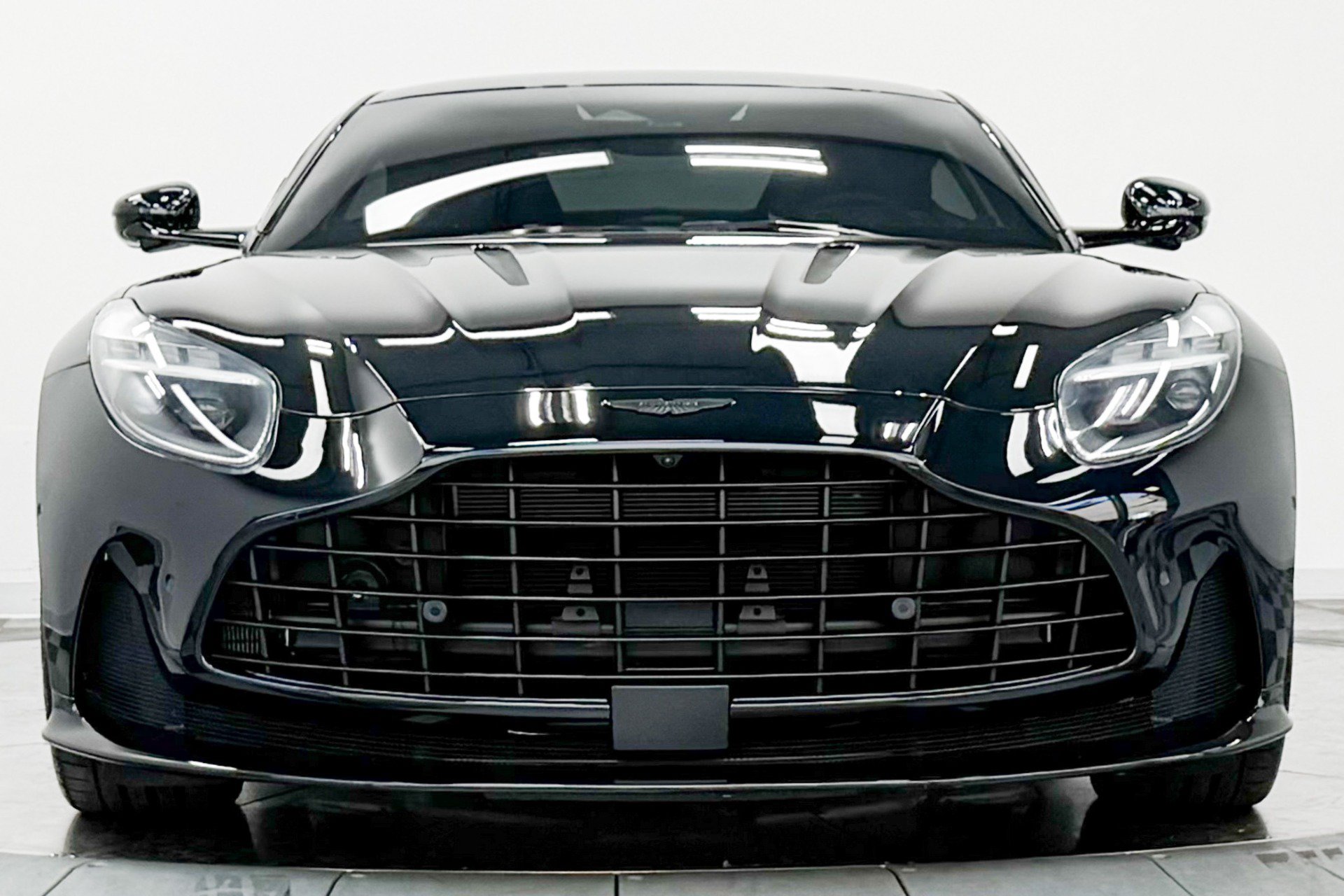 Used 2024 Aston Martin DB12 Coupe RWD image 4