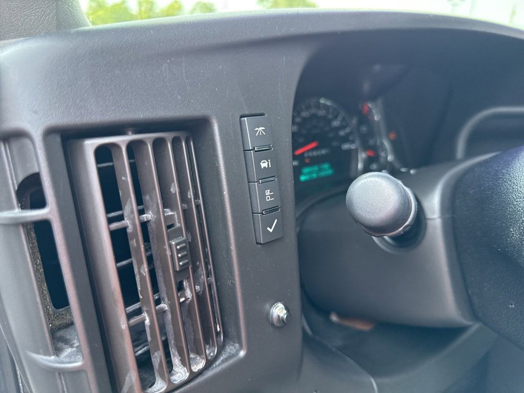 Used 2019 Chevrolet Express 2500 image 21