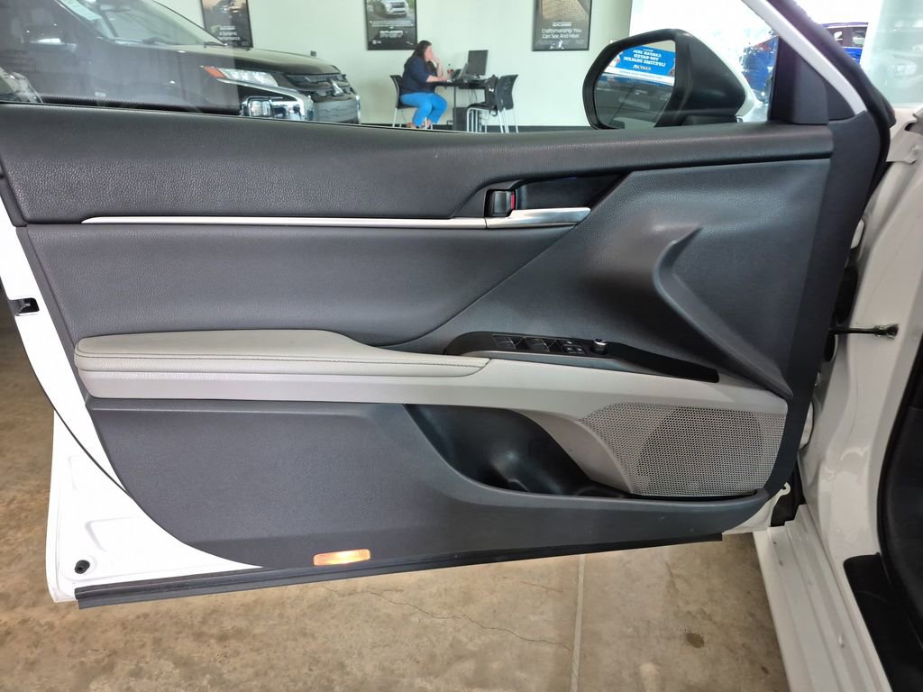Used 2022 Toyota Camry XLE FWD image 19