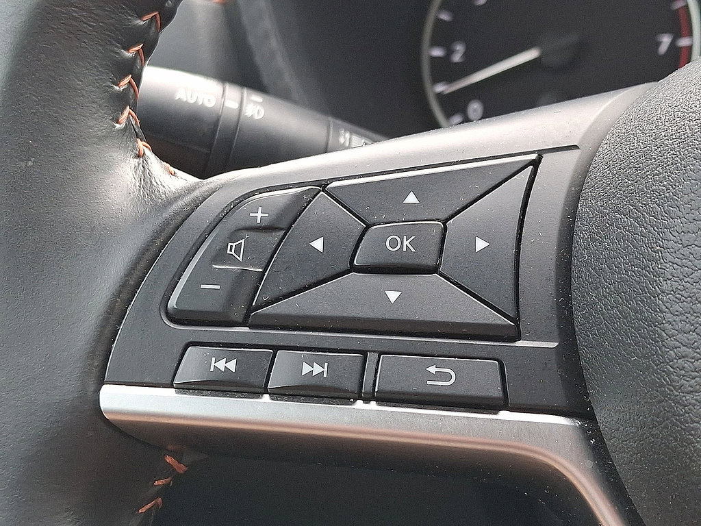Used 2022 Nissan Sentra SR w/ Electronics Package FWD image 17