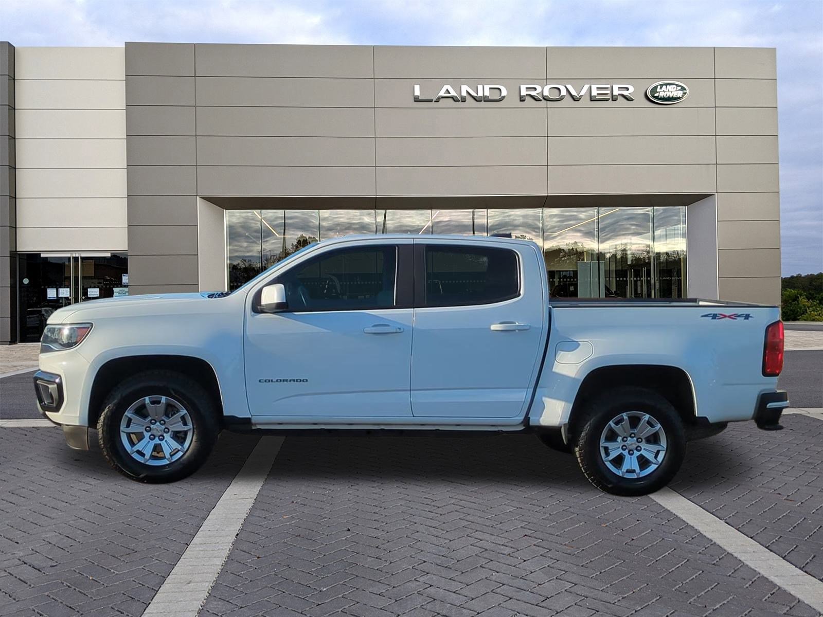 Used 2022 Chevrolet Colorado LT w/ LT Convenience Package image 8
