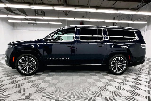 Used 2025 Jeep Grand Wagoneer L Series III w/ Rear-Seat Entertainment Group AWD/4WD image 13