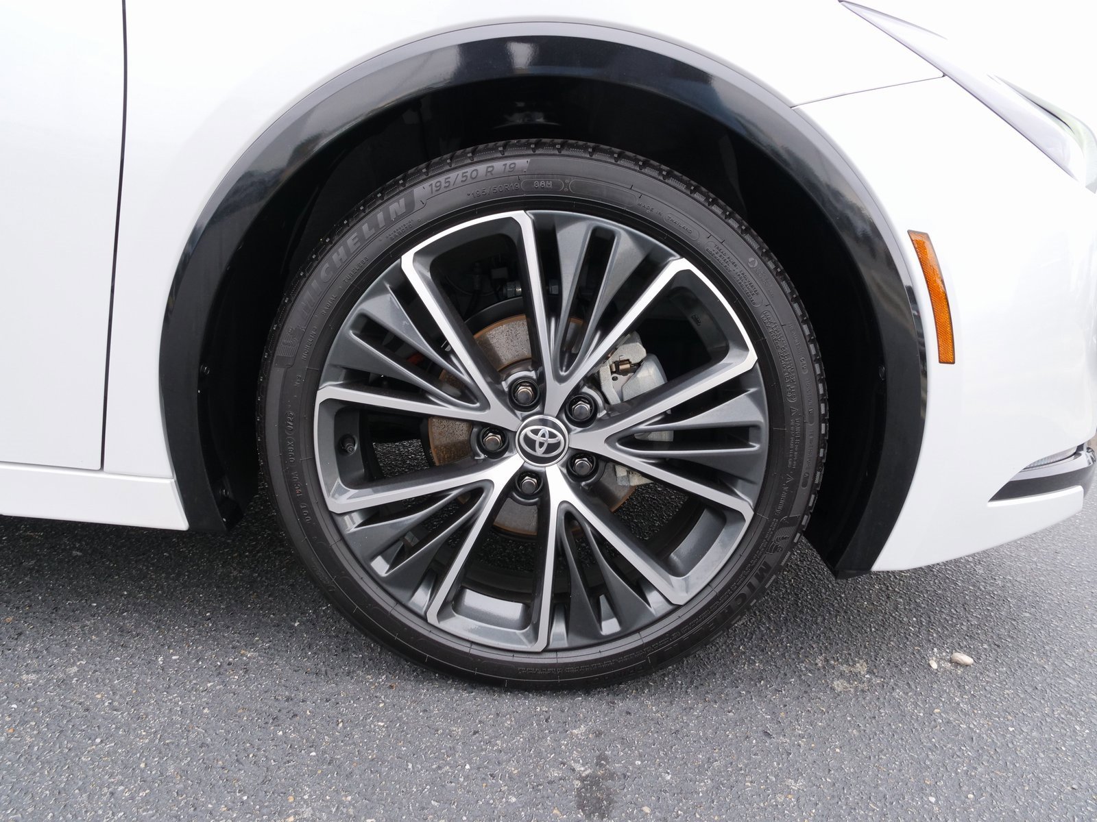 Used 2025 Toyota Prius XLE image 11