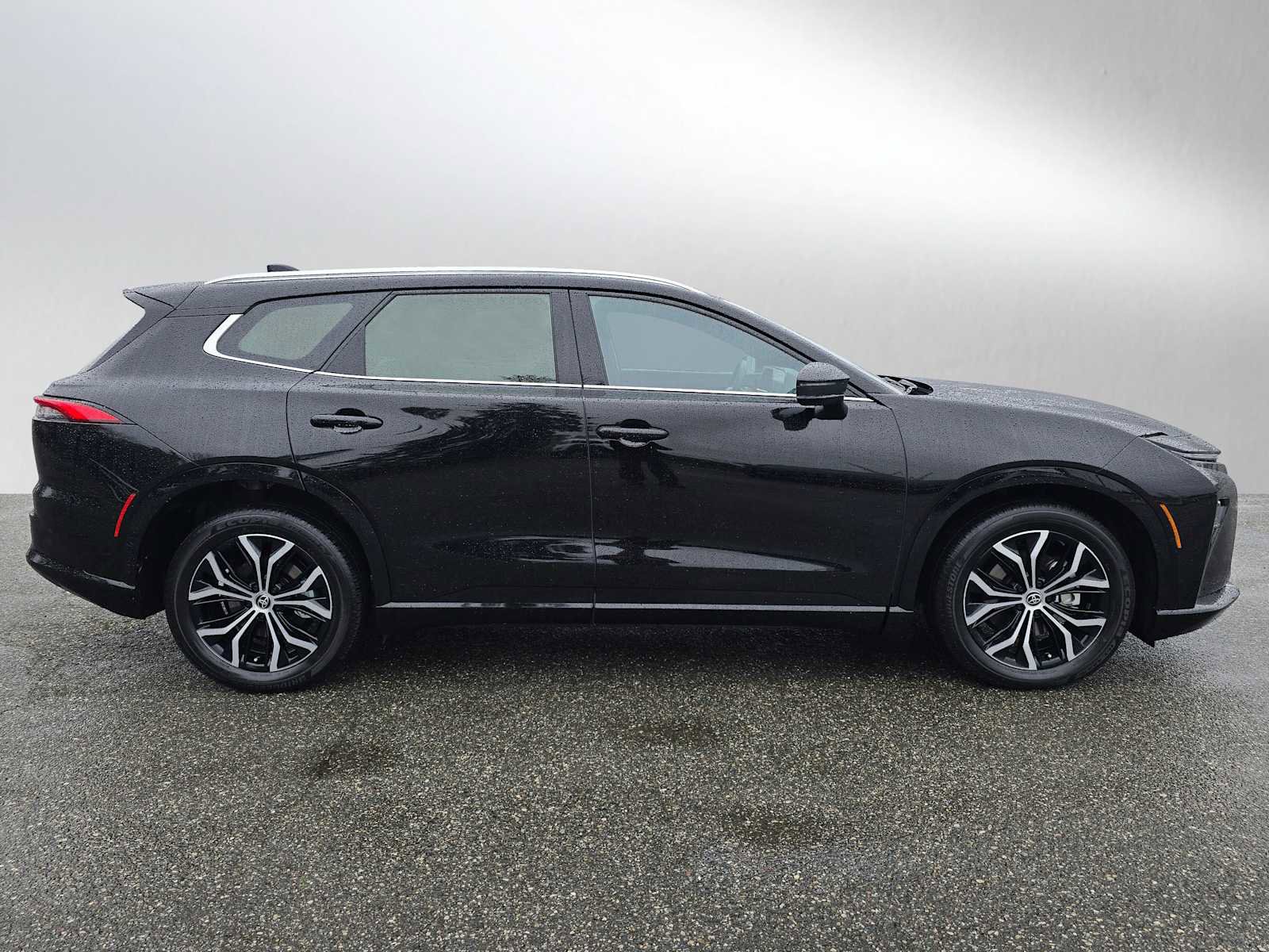 Used 2025 Toyota Crown Signia XLE image 8