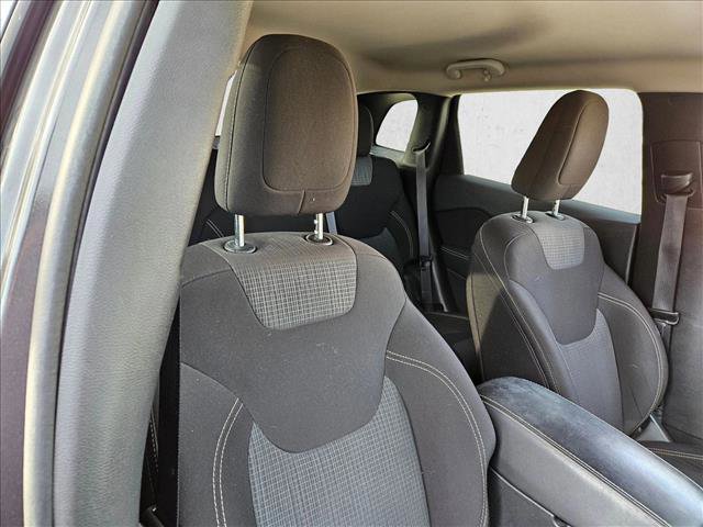 Used 2017 Jeep Cherokee Latitude image 18