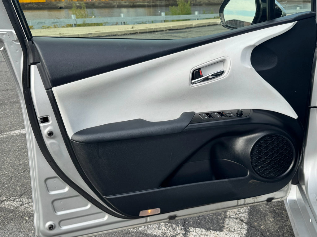 Used 2016 Toyota Prius image 7