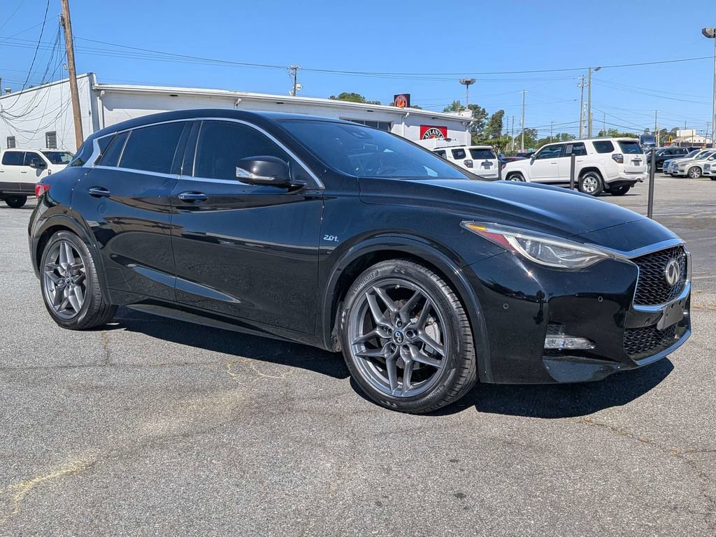 Used 2017 INFINITI QX30 Sport w/ Sport Leather Package FWD image 3