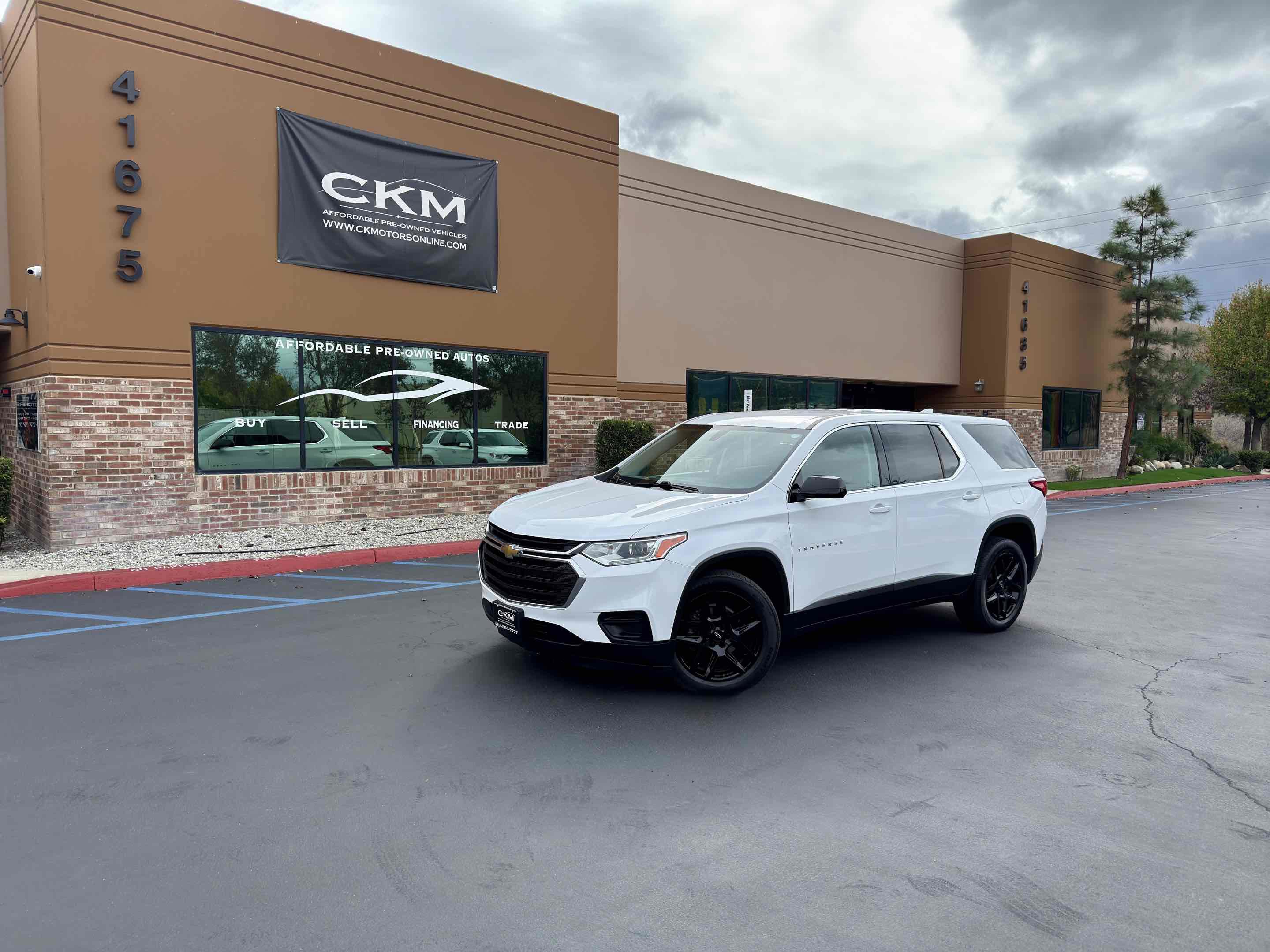 Used 2020 Chevrolet Traverse LS image 2