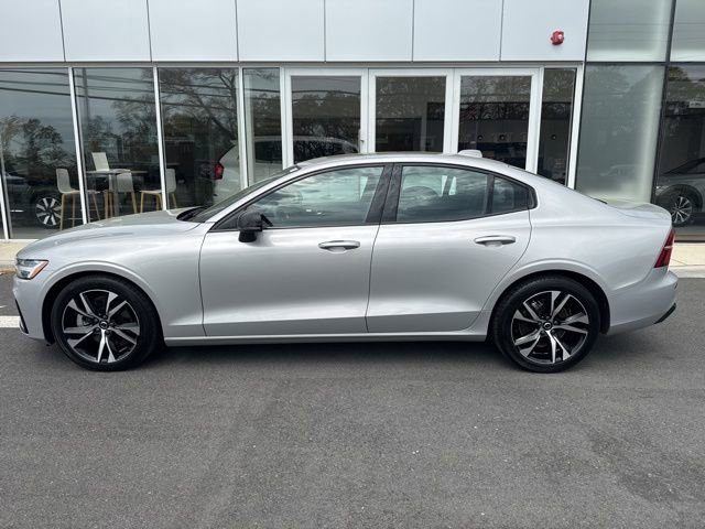 Used 2024 Volvo S60 B5 Core image 2