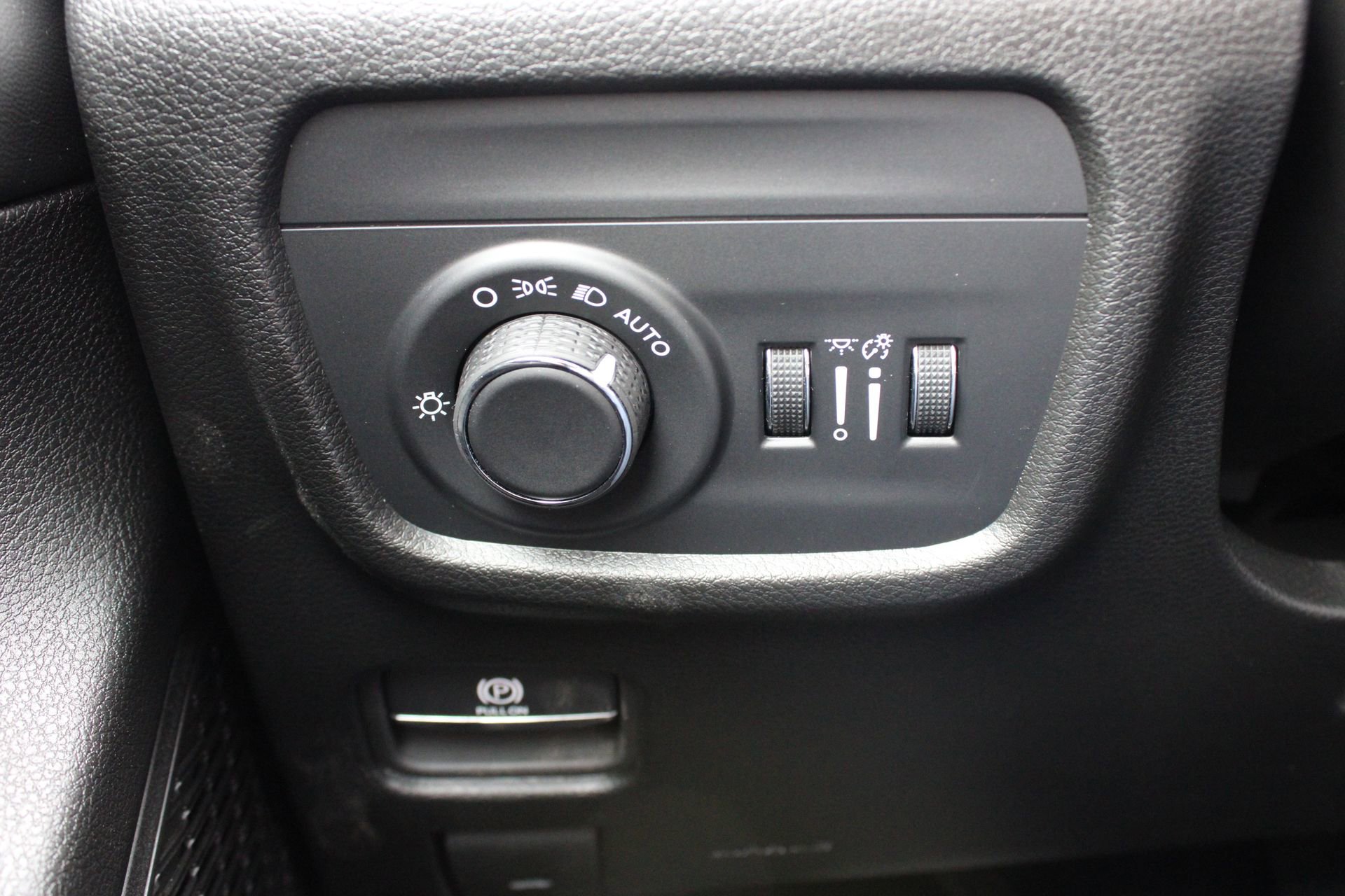 New 2025 Jeep Grand Cherokee L Overland w/ Advanced Protech Group III image 17