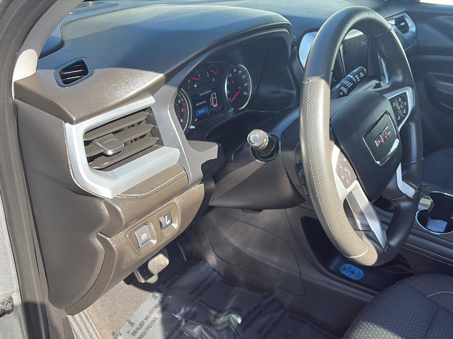 Used 2023 GMC Acadia SLE image 12