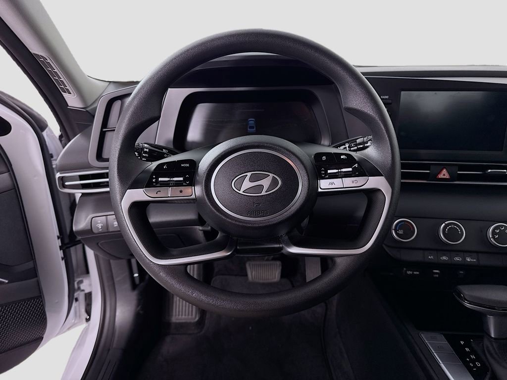 Certified 2025 Hyundai Elantra SE image 11